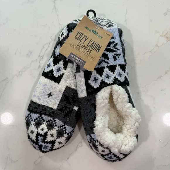 Northeast Outfitters Cozy Cabin Slippers - Aloe Infused - Shoe Size Women’s 5-10 - Picture 1 of 10